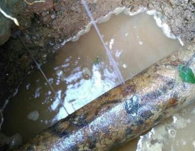 阜新楼顶渗水维修公司分享下地暖漏水的原因及检测方法。